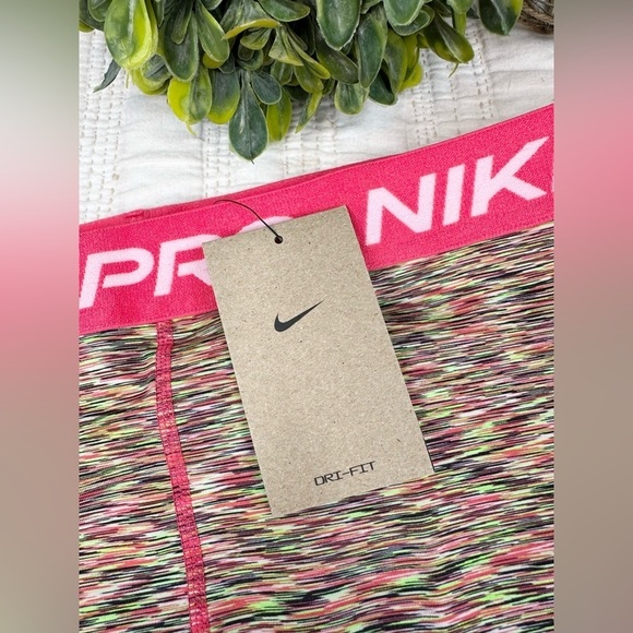 Nike Women's Pro 3" Spacedye Shorts in Multi Size XL - Picture 9 of 11